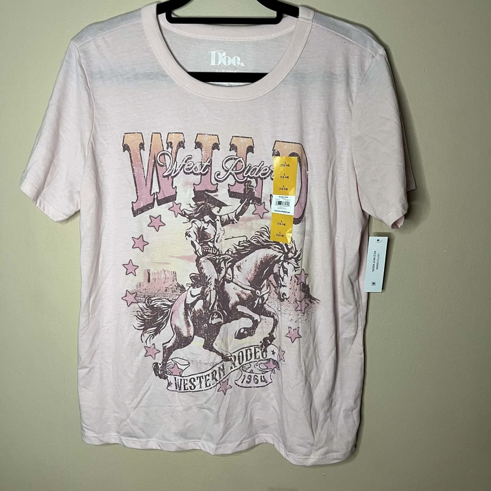 Doe Wild West Light Pink Rodeo Ladies Fit Large Tee